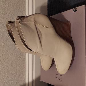 Jennifer Lopez wedged shoe